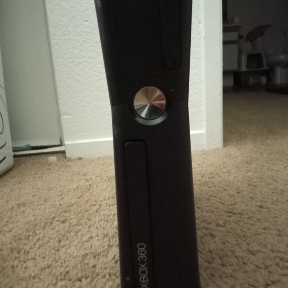 Xbox 360 - Picture 2 of 4